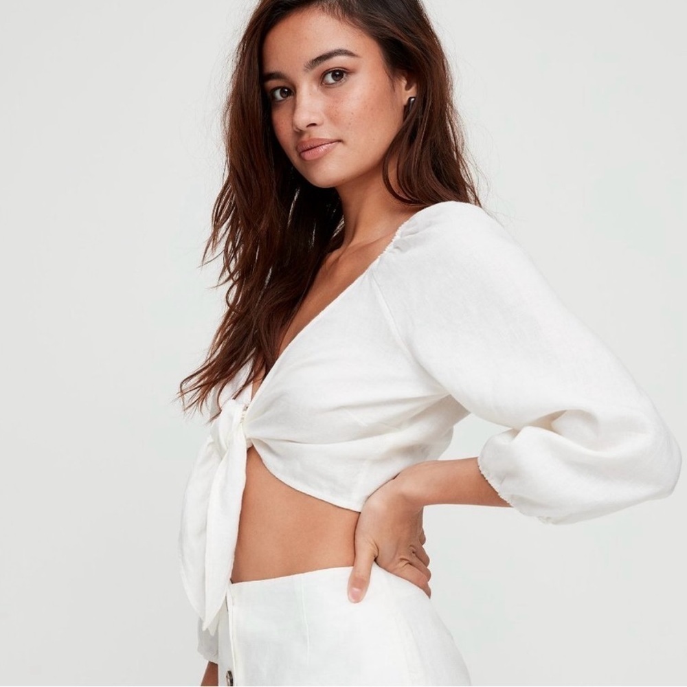 Aritzia Wilfred Venue crop top, XS, linen blend, tie front, deep v, Summer Beach